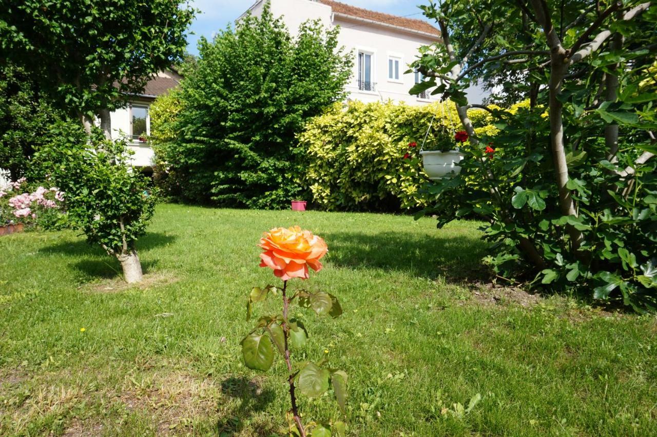 Une Chambre A Neuilly Guest House Екстер'єр фото