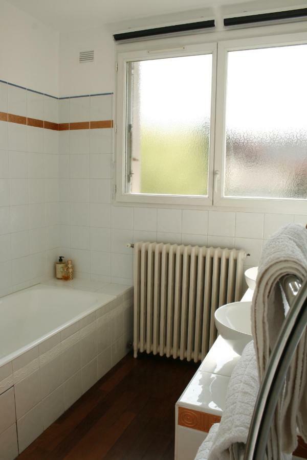 Une Chambre A Neuilly Guest House Екстер'єр фото