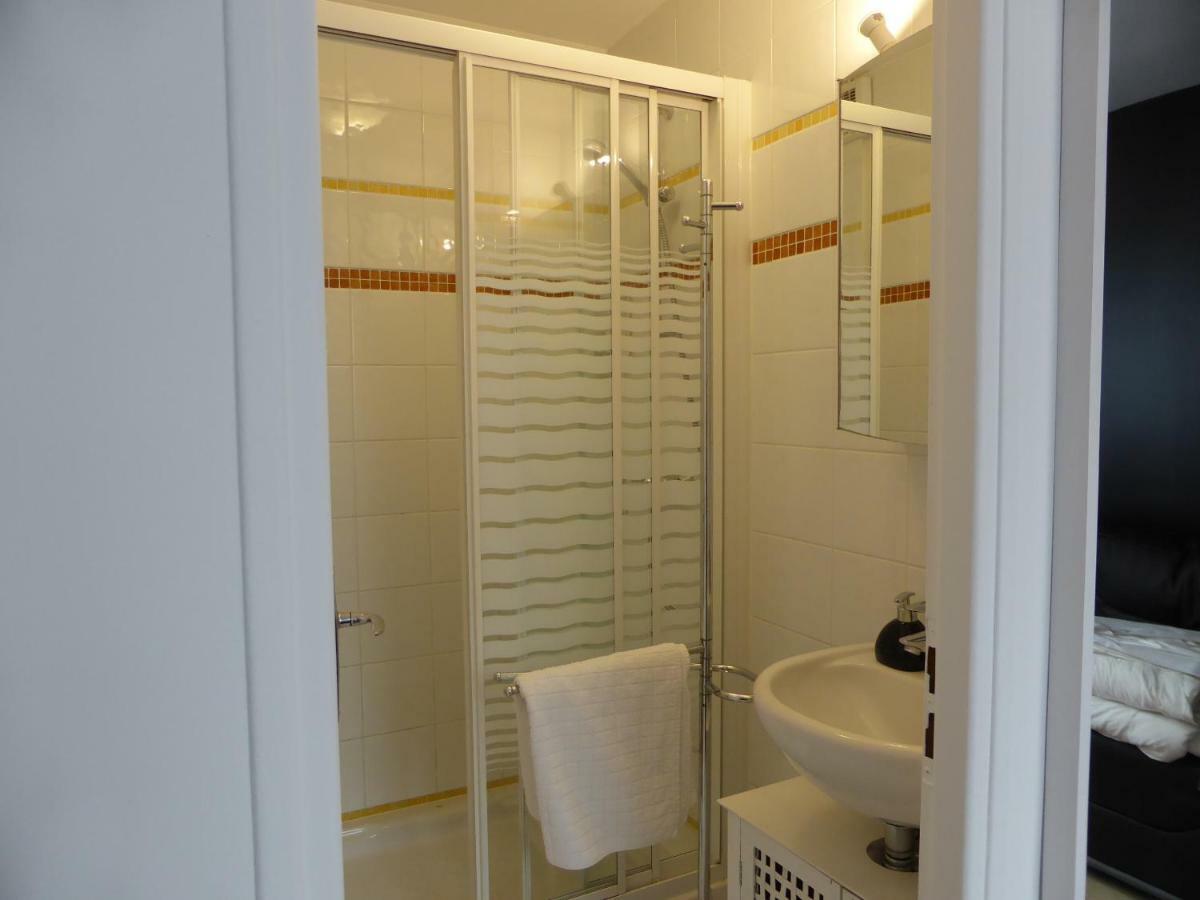 Une Chambre A Neuilly Guest House Екстер'єр фото